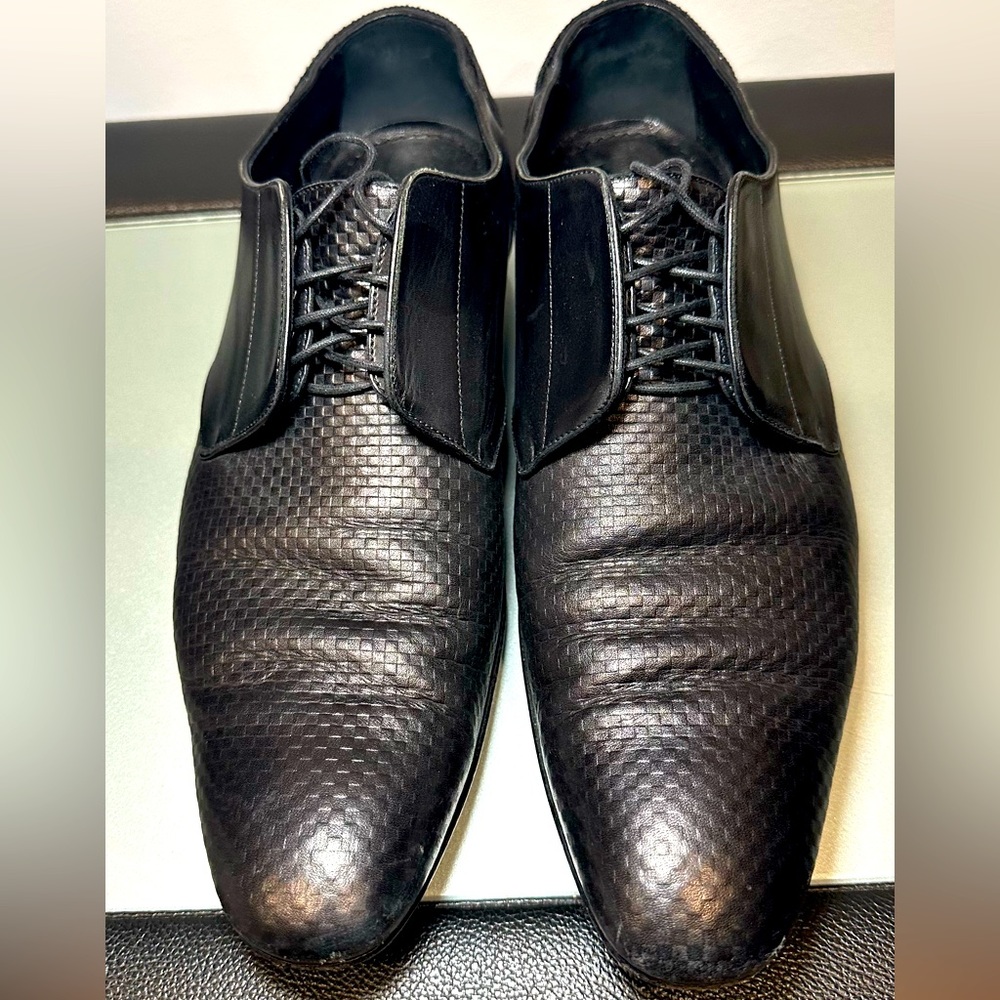 WORN LOUIS VUITTON MEN’S DRESS SHOES LACE UP. US SIZE 10.5, LV SIZE 9.5